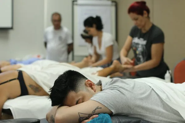 Massagem Terapêutica Hishinuma